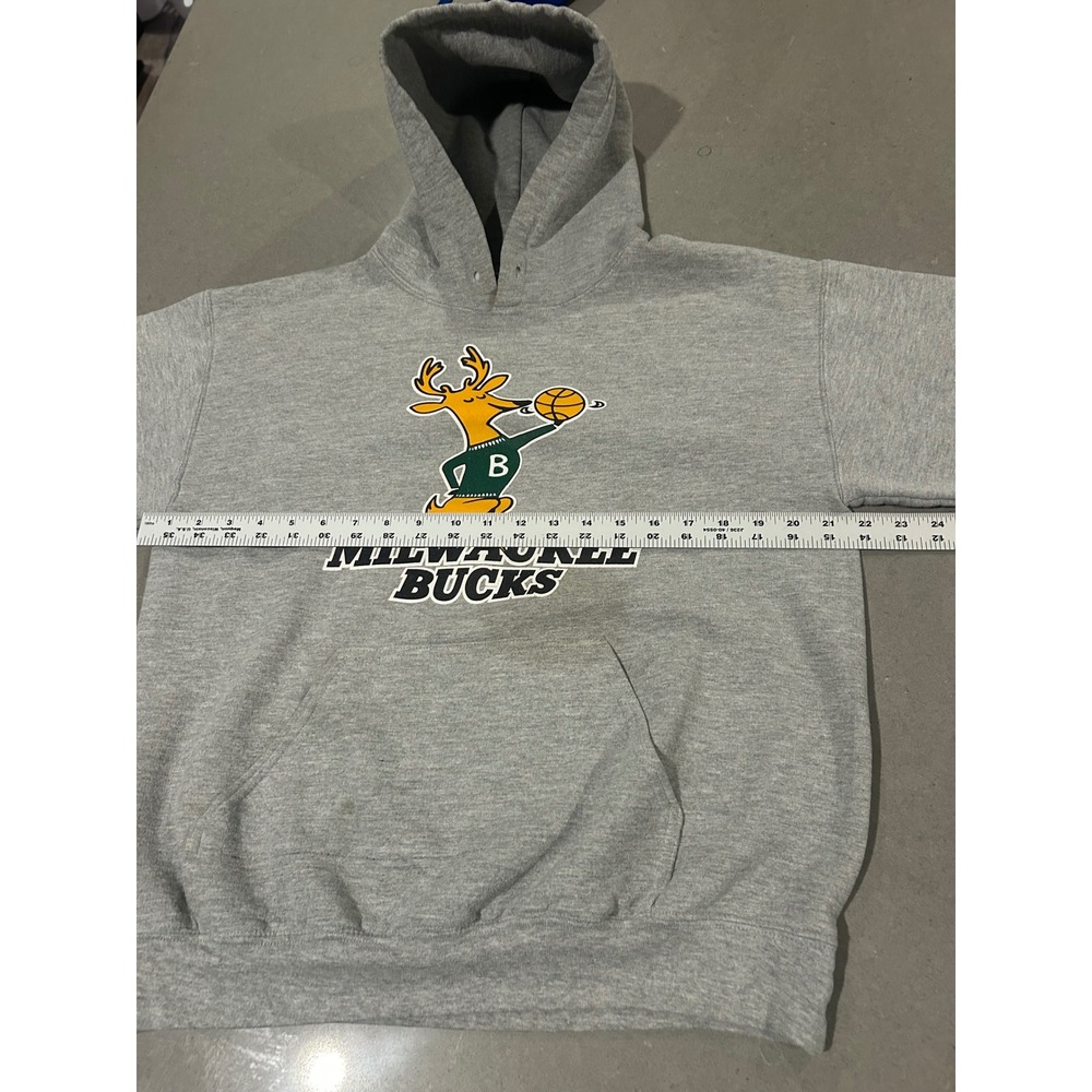 Milwaukee Bucks Deer Graphic Hoodie Sweatshirt Men's Size Medium Gray Gildan - Picture 3 of 5